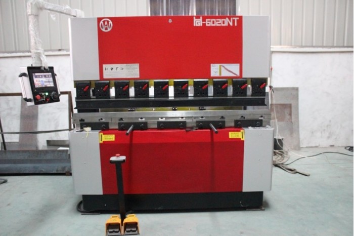 數(shù)控折彎機(jī)